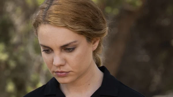 Το Προξενιό της Ιουλίας (18/1): «Ή τώρα ή ποτέ! Αποφάσισες;» - Τα παρατάει όλα λίγο πριν τον γάμο και φεύγει με τον Γρηγόρη λίγο πριν τον γάμο;