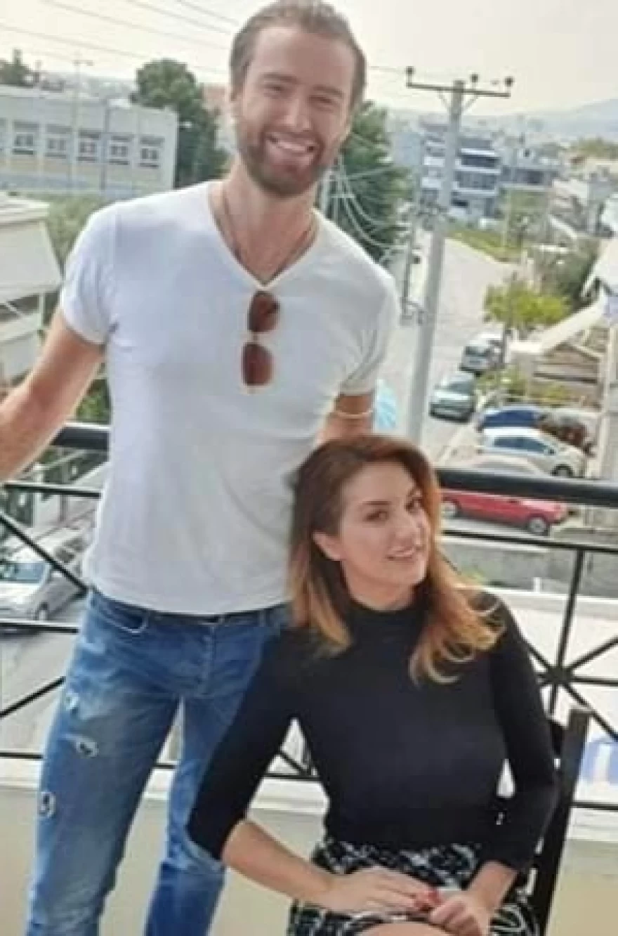 Rob James Seymour Δήμητρα Βαρώνου