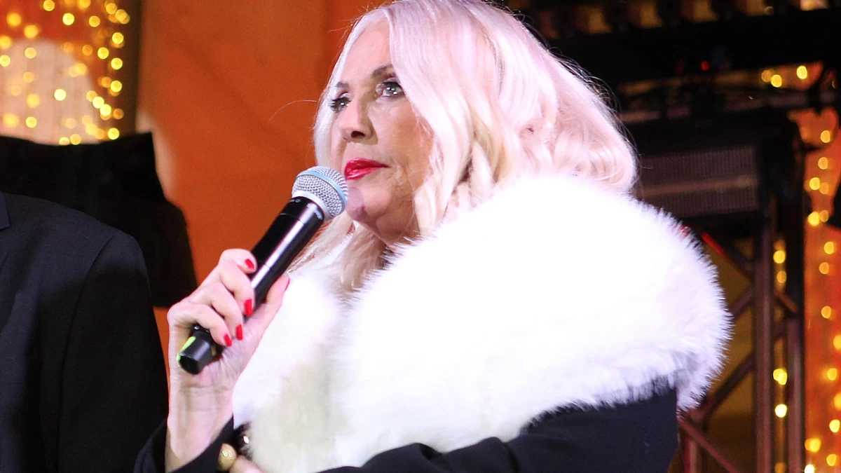 Ρούλα Κορομηλά: «Θα το προσέχω σαν ένα πανάκριβο διαμάντι!» - Το ιστορικό δώρο που την άφησε άναυδη