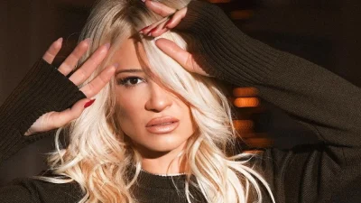 Βρήκαμε το φόρεμα της Φαίη Σκορδά: Για να αντιμετωπίσεις το κρύο με στυλ