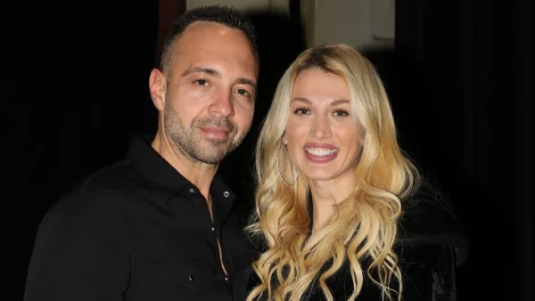 Κωνσταντίνα Σπυροπούλου: Με γούνα και over the knee μπότες στο πλευρό του μαυροφορεμένου Σταθοκωστόπουλου - Η νέα νυχτερινή έξοδος του ζευγαριού