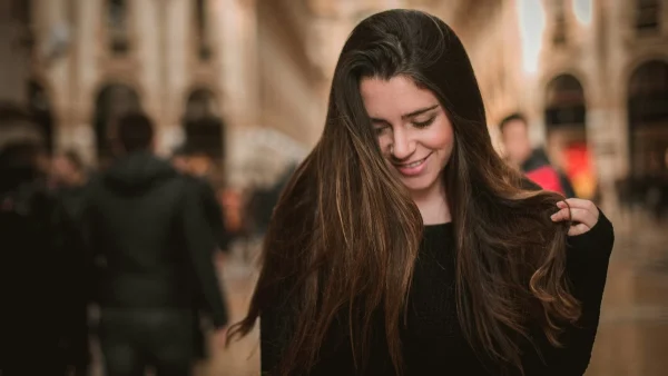 Βρίσκεις τα μακριά μαλλιά σου βαρετά; Με αυτά τα κουρέματα θα δείχνουν πιο stylish!