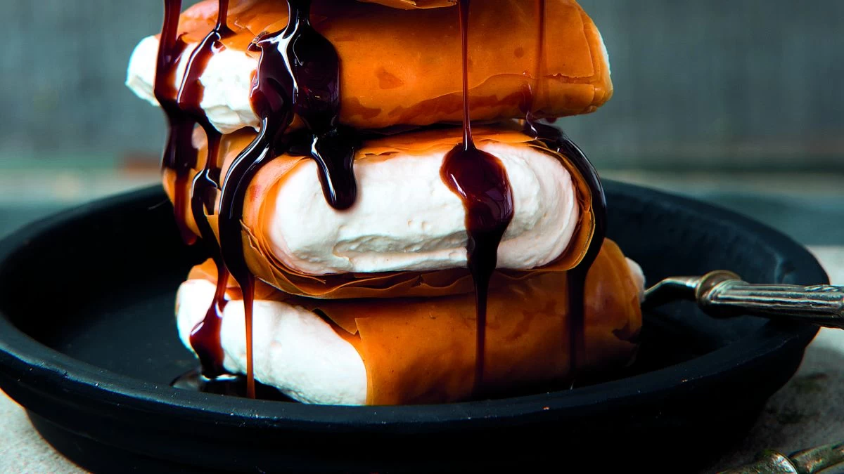 Το τιραμισού αλλιώς: Με φύλλο κρούστας και σιρόπι καφέ - Πώς να το κάνεις εύκολα σπίτι