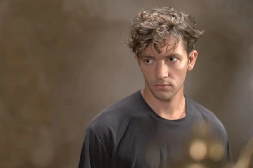 Ο Μιχαήλ Ταμπακάκης που παίζει στο Ναυάγιο