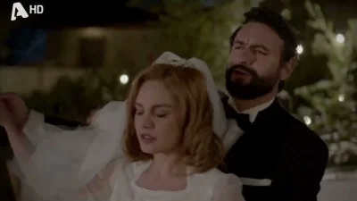 Το Προξενιό της Ιουλίας: Λιποθυμάει την ώρα του γάμου - Η ανατριχιαστική σκηνή πάνω από τον τάφο του πατέρα της πριν παιχτεί στην τηλεόραση