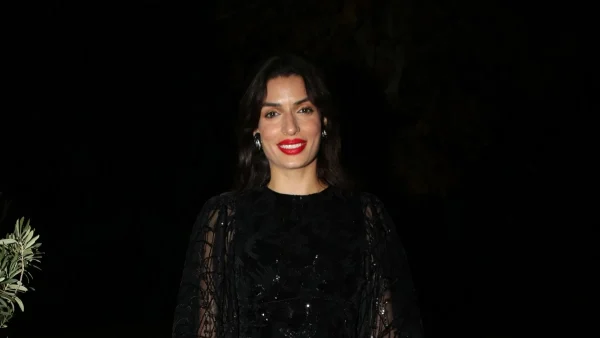 Τόνια Σωτηροπούλου: "Έκλεψε" τα βλέμματα στο Πρωτοχρονιάτικο ρεβεγιόν - Ο χορός με θέα την Ακρόπολη