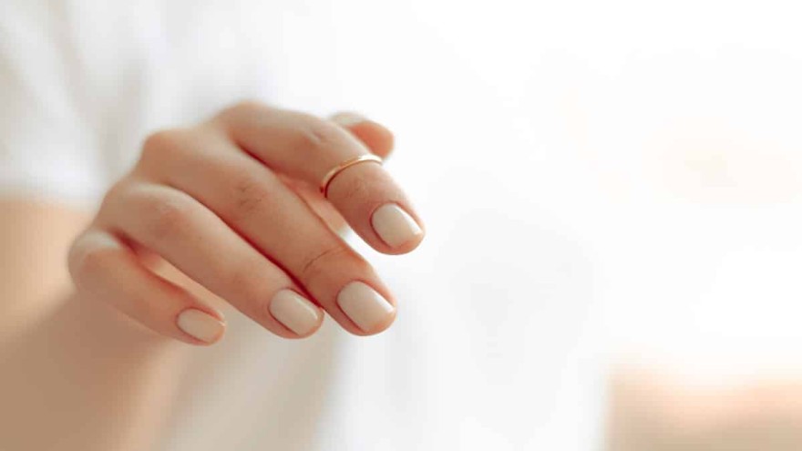 minimal manicure