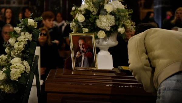 Τελέστηκε το 40ήμερο μνημόσυνο του Βασίλη Καρρά - Ποιοι επώνυμοι έδωσαν το παρών