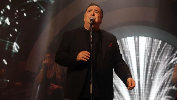 Βασίλης Καρράς: «Είμαστε πολύ λίγοι μπροστά σε όλον αυτόν τον κόσμο...» - Η ανακοίνωση της οικογένειας