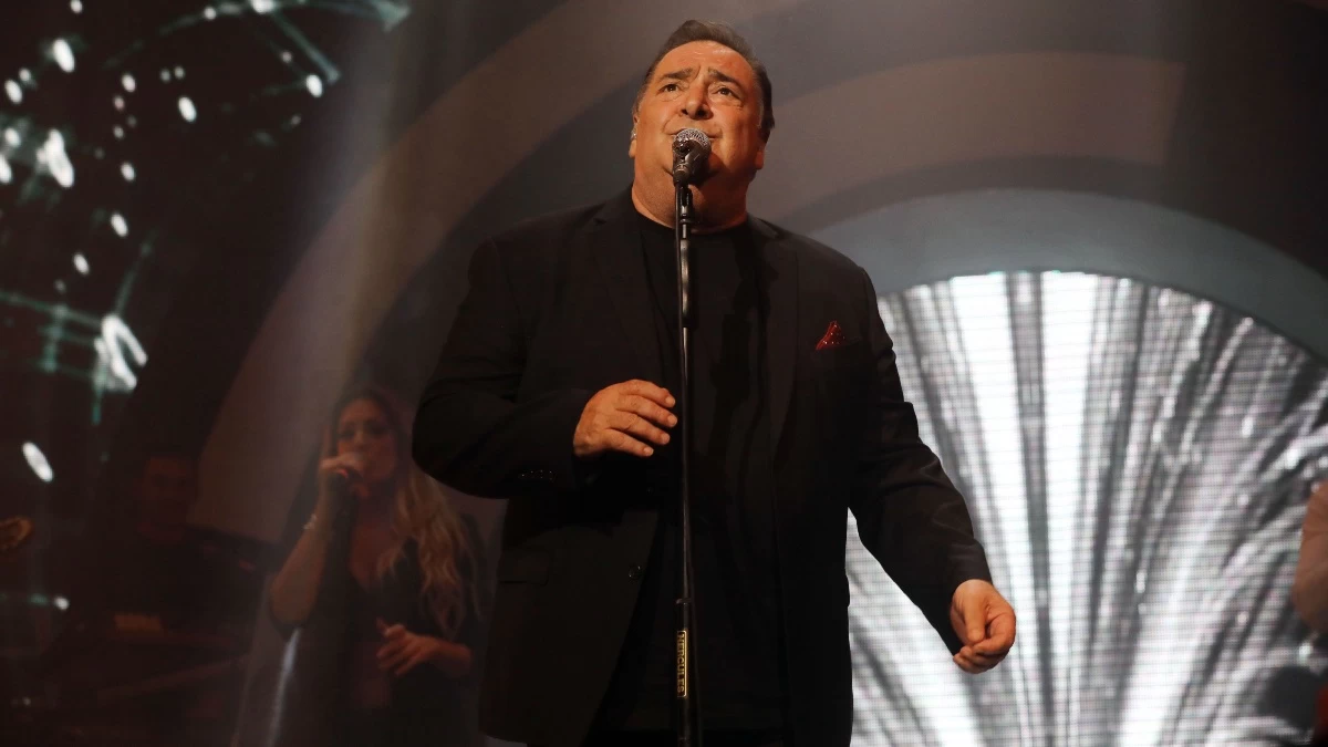 Βασίλης Καρράς: «Είμαστε πολύ λίγοι μπροστά σε όλον αυτόν τον κόσμο...» - Η ανακοίνωση της οικογένειας