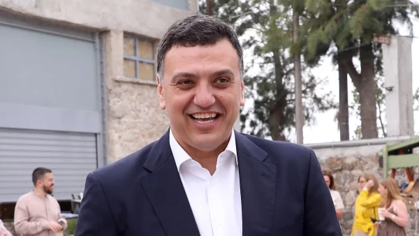 Βασίλης Κικίλιας: Έκλεψε την παράσταση ο γιος του, Παναγιώτης Αντώνιος - Τον κρατούσε στους ώμους του και περπατούσε