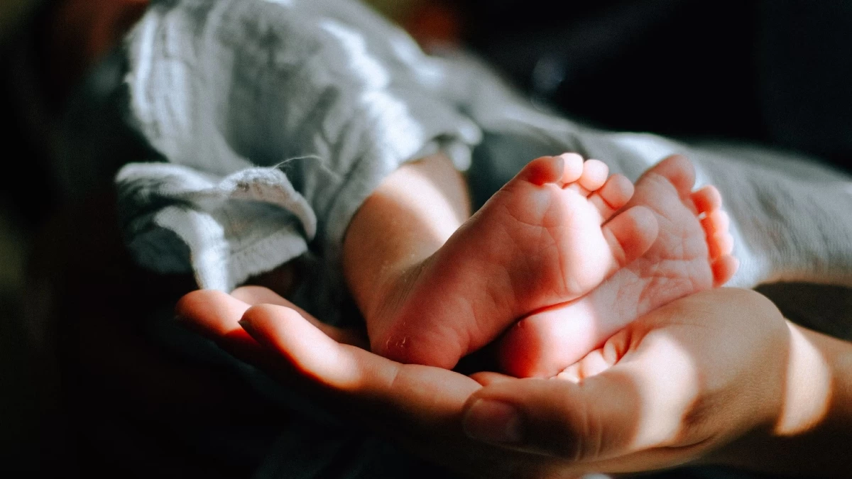 Βέροια: «Μου λέει "Δεν είναι τίποτα, είναι βρικόλακας, αν του βάλεις αίμα θα συνέλθει"» - Ανατριχιάζει ο γείτονας που βρήκε την 37χρονη με το νεκρό μωρό στα χέρια