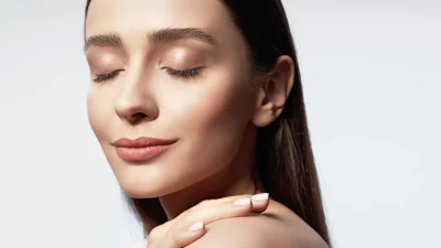 5 απλοί & αποτελεσματικοί τρόποι για να διώξεις την κούραση από το πρόσωπό σου!