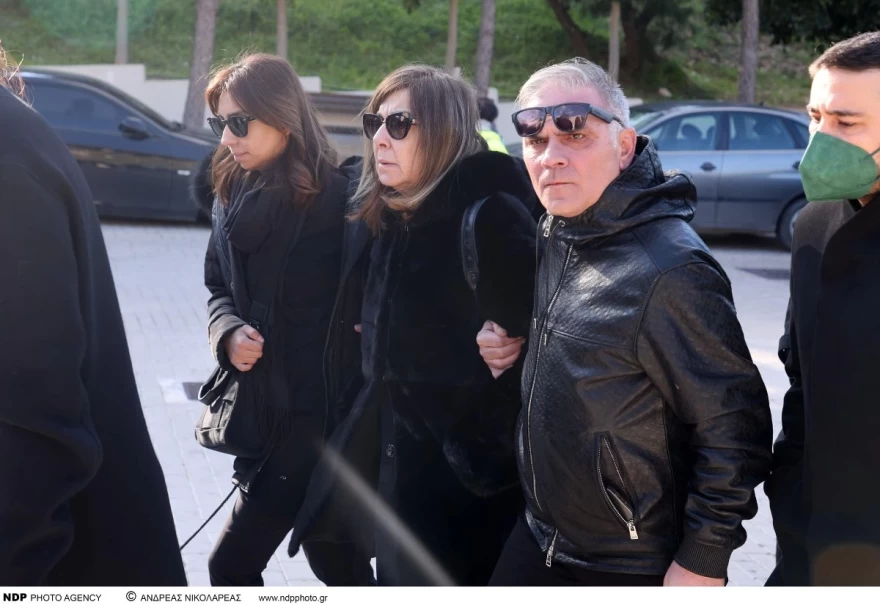 Χάρης Κωστόπουλος κηδεία σύζυγος και κόρη Βασίλη Καρρά