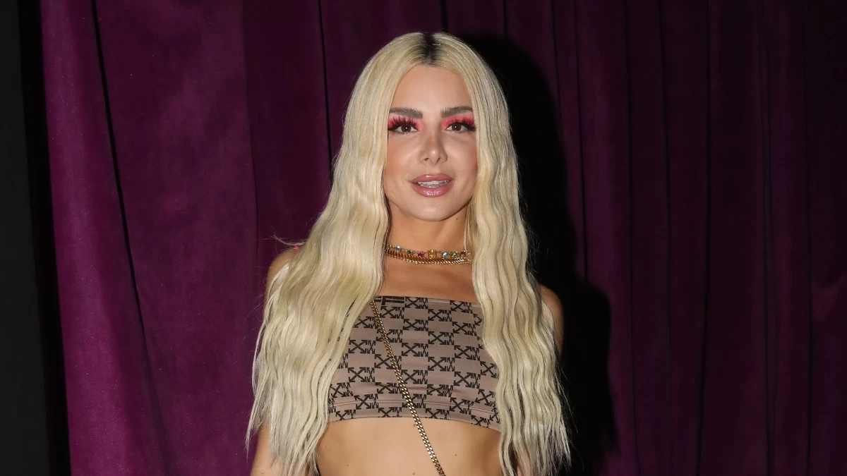 Μαμά και κόρη σαν αδερφές: Αυτή είναι η κούκλα τραγουδίστρια μητέρα της Ζόζεφιν που την έκανε στα 19 της