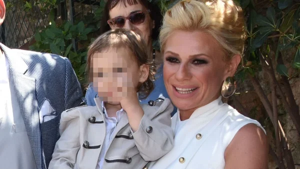 Κατερίνα Καραβάτου: Περήφανη μητέρα με την κίνηση του γιου της - Το δώρο του 7χρονου Αρίωνα Κατσούλη στην παρουσιάστρια