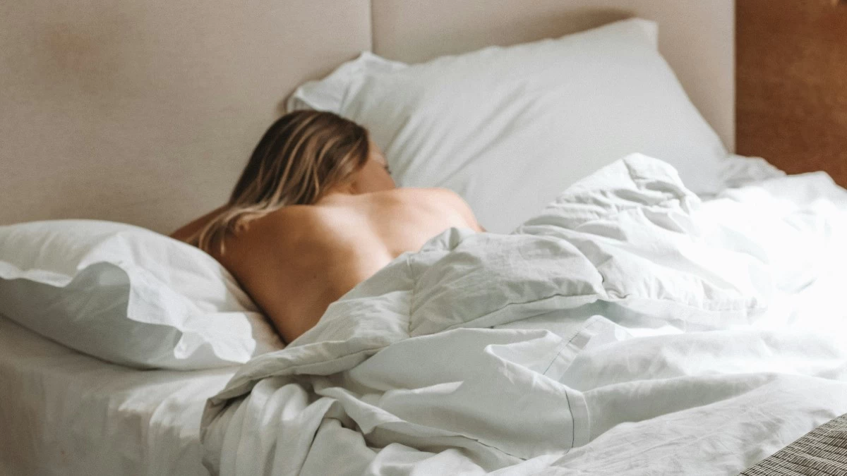 5 πράγματα που πρέπει να βγάλεις από την κρεβατοκάμαρα για να κοιμάσαι τέλεια