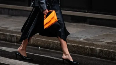 Αυτό το elegant σακάκι φοράνε τώρα όσες ξέρουν από μόδα!