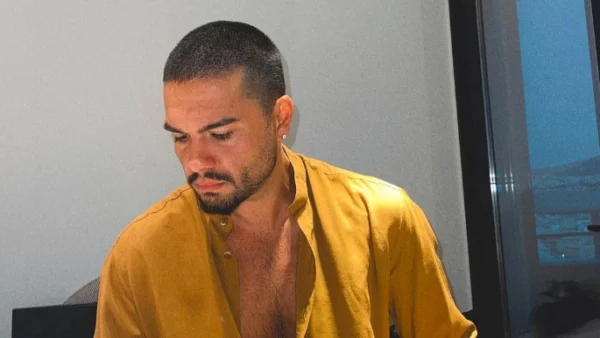 Χρήστος Μάστορας: Προκλήθηκε από τον κορωνοϊό - Ανατριχιαστικές οι εικόνες με το πρήξιμο και τις κοκκινίλες στα μάτια του