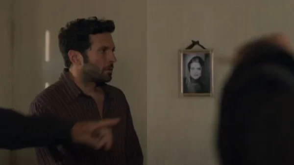 Η Παραλία (27/2): Η ανατριχιαστική σκηνή με τον Χάρι μπροστά από τη φωτογραφία της Υπατίας