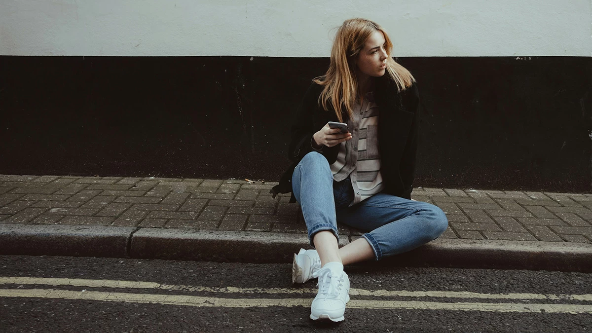 Αναβάθμισε το denim look σου: 10 στυλιστικά tips για να μοιάζει ακριβό & πολυτελές