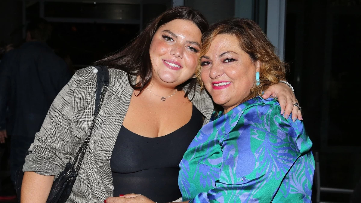 Δανάη Μπάρκα: Μοιάζει απίστευτα με τον πατέρα της - Αυτός είναι ο άντρας που η Βίκυ Σταυροπούλου έμεινε έγκυος στα 22 της