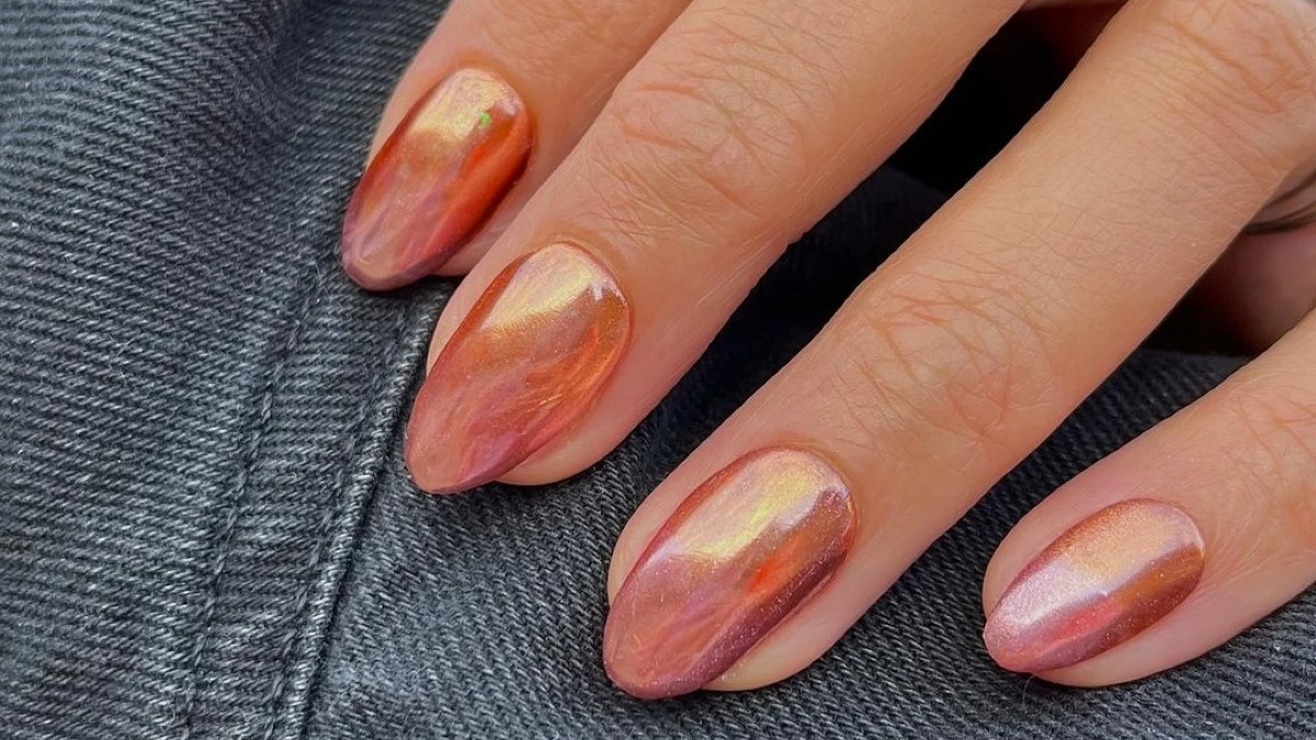 Chrombré nails: Το 2 σε 1 hot μανικιούρ για το οποίο όλοι θα μιλούν το 2024!