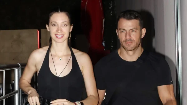 Δήμητρα Βαμβακούση: Εξαντλημένη μετά τον θηλασμό της κόρη της - Το πρώτο βίντεο αγκαλιά με το μωρό