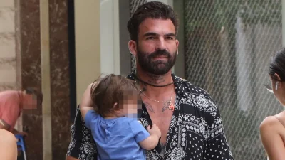 Δημήτρης Αλεξάνδρου: Σπάνια φωτογραφία από την παιδική του ηλικία - Αδιανόητη η ομοιότητα με τον γιο του Πάρη