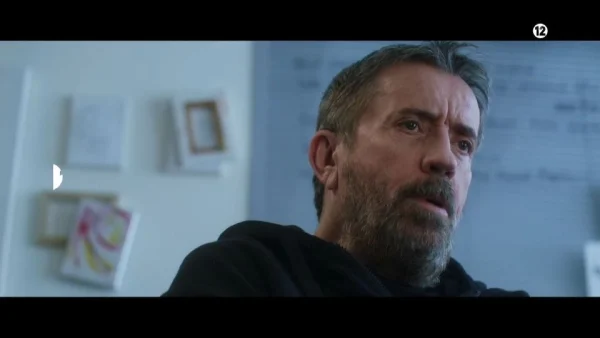 Κάνε ότι κοιμάσαι (20/2): «Αισθάνεστε άσχημα;» - Την πιάνει και την φιλάει όταν βρεθεί μόνος μαζί της