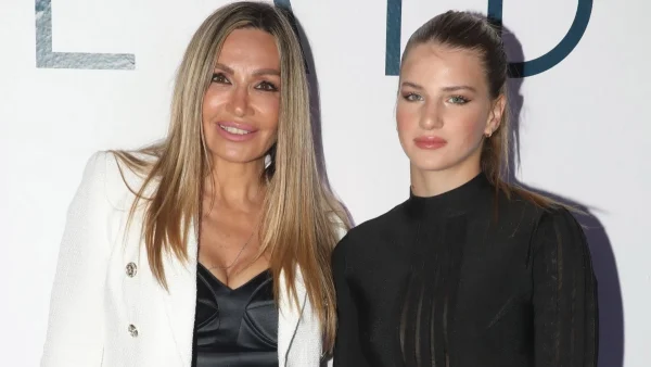 Ελένη Πετρουλάκη: «Περνάω από χίλια-δύο κύματα με τις κόρες μου, ο Ίλια μου πετάει το μπαλάκι»