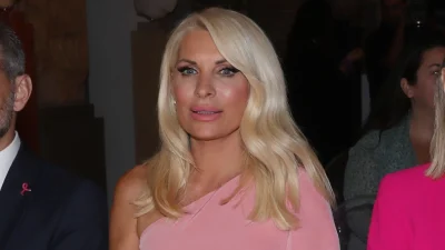 Ελένη Μενεγάκη: Το κεντητό στο χέρι φόρεμα από δύο κορυφαίους Έλληνες σχεδιαστές - Άγνωστο ευτράπελο πίσω από την ιστορική εμφάνισή της στις Κάννες