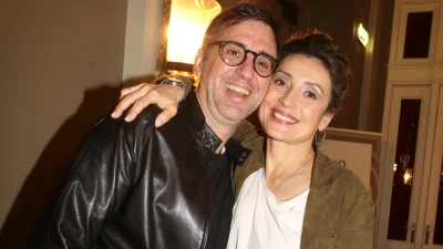 Ευδοκία Ρουμελιώτη - Το προξενιό με τον σύζυγό της και ο ρόλος του Βασίλη Μπισμπίκη: «Του είπα να μου φέρει έναν που φοράει γυαλάκια και είναι φλώρος!»