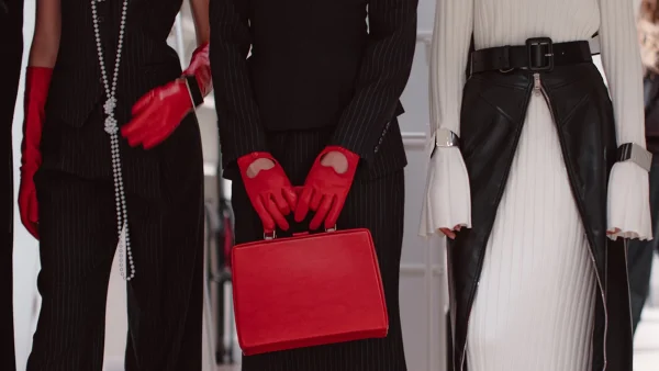 Άγιος Βαλεντίνος: Αυτό είναι το "καυτό" κόκκινο φόρεμα από τα Zara που θα τον τρελάνει