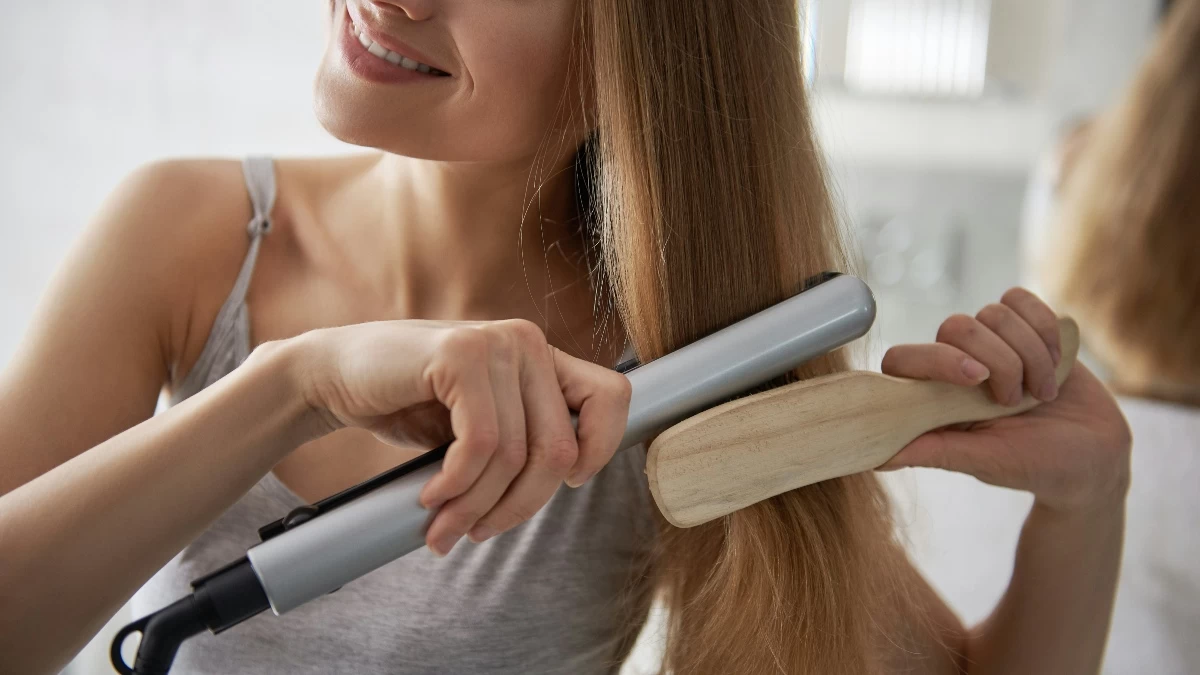 Ίσια μαλλιά χωρίς όγκο; Με αυτά τα εργαλεία styling θα τα κάνεις να δείχνουν πιο πυκνά & πιο πλούσια!