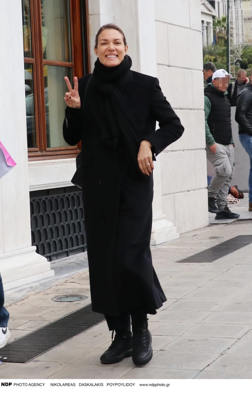 Βίκυ Καγιά - Μοναχική βόλτα