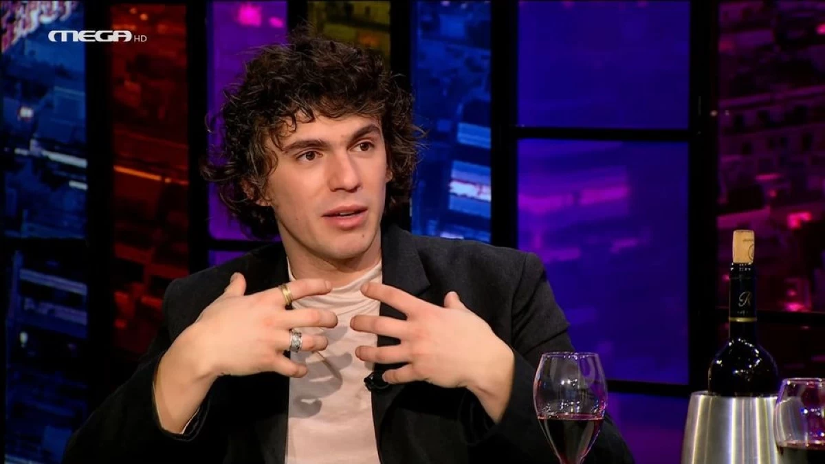 Δημήτρης Καπουράνης: «Εδώ είμαστε Αλβανοί και πίσω στην Αλβανία είμαστε Έλληνες» - Τα δύσκολα παιδικά χρόνια και η μετανάστευση με τους γονείς του