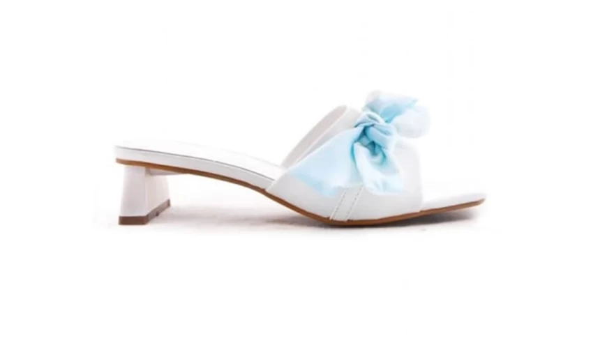 λευκά γοβάκια