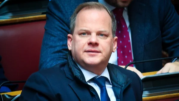 Κώστας Καραμανλής: «Η σκέψη μου δεν θα φύγει ποτέ από τους 57 συνανθρώπους μας που έχασαν τη ζωή τους στα Τέμπη»