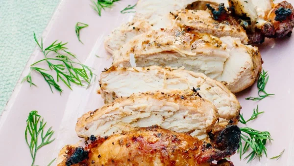Τέλος η μυρωδιά "κοτοπουλίλας" στο κοτόπουλο - Τα 6 μυστικά που πρέπει να ακολουθήσεις