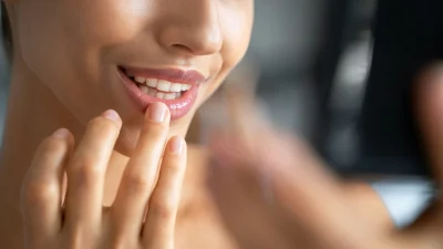 5 σπιτικές συνταγές lip scrub για απαλά & βελούδινα χείλη το χειμώνα!
