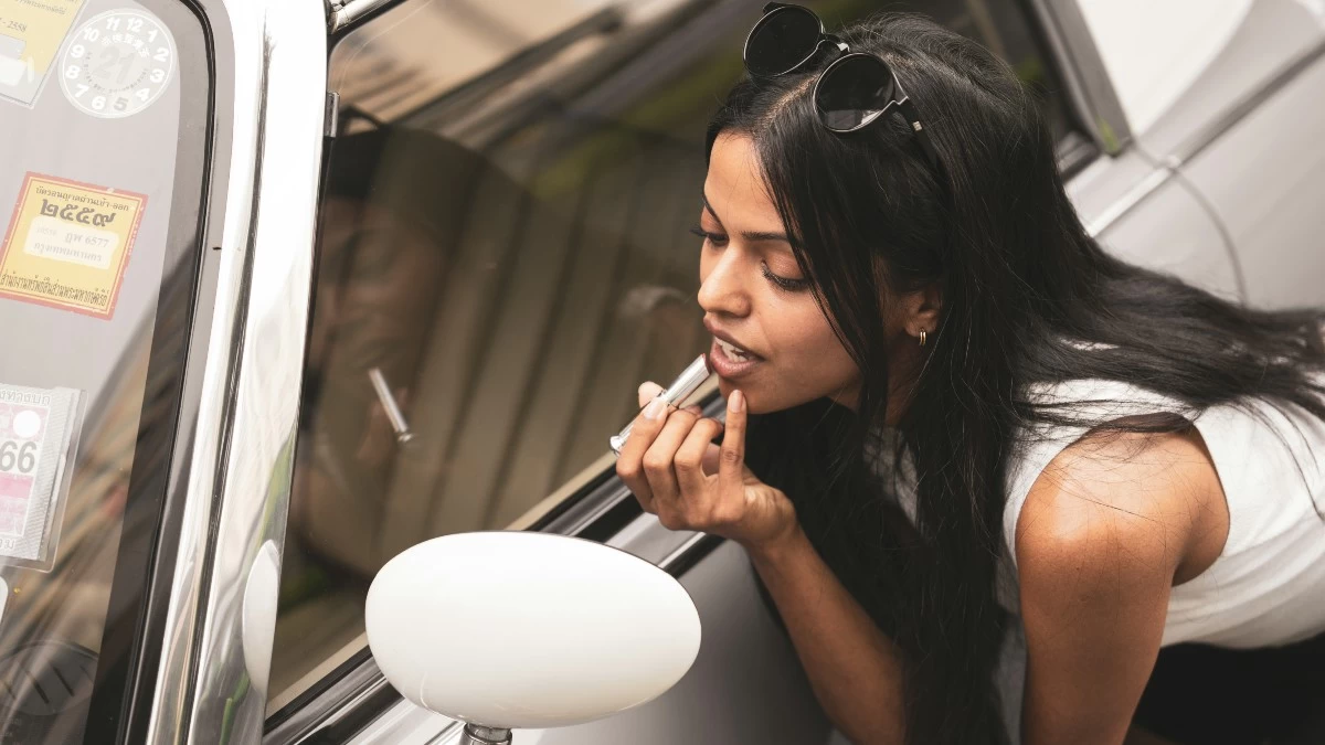 Αυτό το κραγιόν κοστίζει κάτω από 3 ευρώ & απλώνεται καλύτερα και από ένα πιο ακριβό!