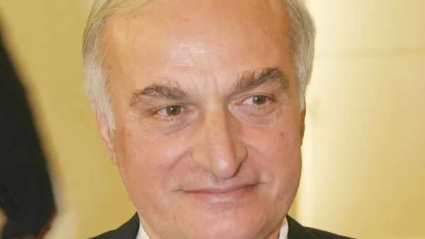 Μανώλης Μαυρομμάτης: Νοσηλεύεται σε σοβαρή κατάσταση με τη σύζυγό του - Ξέσπασε φωτιά μέσα στο σπίτι τους