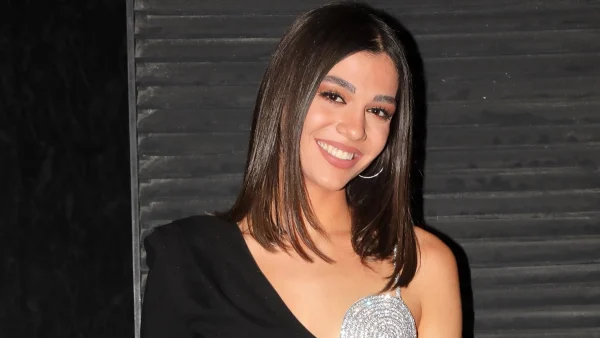 Μελίνα Νικολαΐδη: Μοναχική έξοδος με μίνι μαύρο φόρεμα και γόβες - Νυχτοπερπατήματα στα μπουζούκια χωρίς τον σύντροφό της