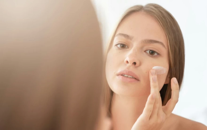 Γιατί οι κρέμες νύχτας είναι απαραίτητες για βραδινή ρουτίνα ομορφιάς