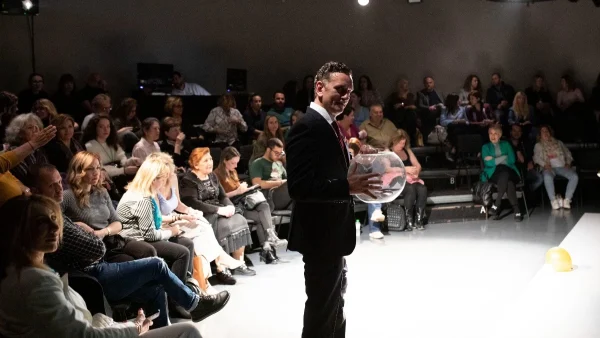 Η Μάγισσα: «Αυτόν τον υπέροχο τύπο τον αποχαιρέτησα σήμερα...» - Το συγκινητικό "αντίο" του Νίκου Ψαρρά στον "Κανέλλο"