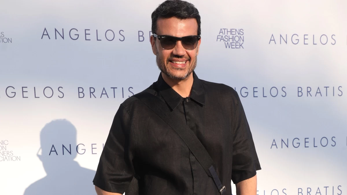 Παντελής Τουτουντζής: Αγκαλιά με τον σύντροφό του & τα δύο τους παιδιά - Η πρώτη αντίδραση μετά την ψήφιση του νομοσχεδίου για ομόφυλα ζευγάρια