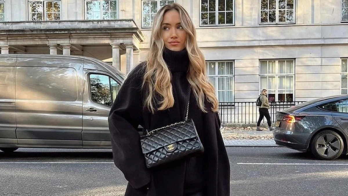 Hello 90s: Αυτή η νοσταλγική τάση στα παντελόνια επιστρέφει και σίγουρα θα αντικαταστήσει τα κολάν