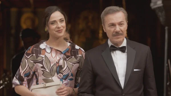 Ο παράδεισος των κυριών: Νέο φονικό σοκ! Ρίχνει δηλητήριο στο φαγητό της και χαροπαλεύει στο νοσοκομείο