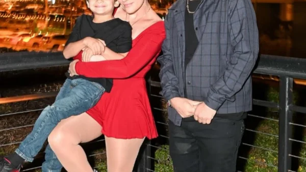 Πέθανε πασίγνωστη μουσικός από σπάνια μορφή καρκίνου: Κυκλοφόρησε τραγούδι της & τα έσοδα θα πάνε στο ανήλικο παιδί της